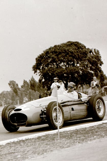 Juan Manuel Fangio en 1954, cuando consiguió su primer triunfo en el GP de la Argentina