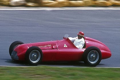 Juan Manuel Fangio es una leyenda del automovilismo mundial y del deporte argentino