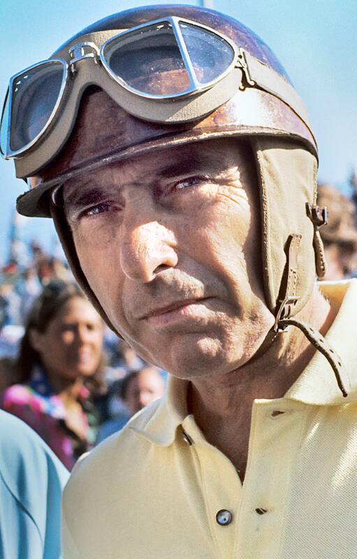 1976
Juan Manuel Fangio se calzó el casco en
Long Beach para una demostración durante el Grand Prix de la Costa Oeste de EE.UU