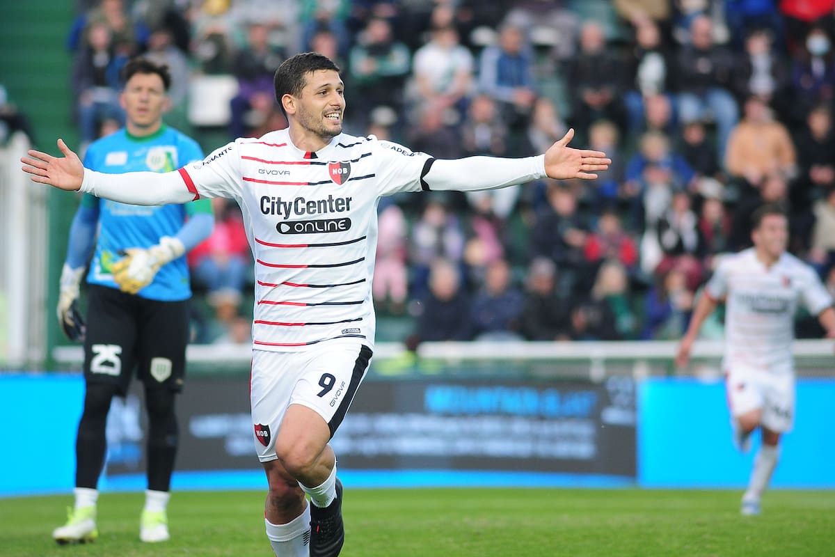Juan Manuel García, la figura del partido, con el pasado como foco estelar