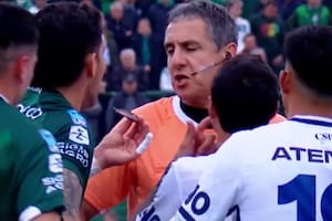 Hecha la ley... El curioso caso de un pedido de expulsión que debió revisar el VAR en el torneo Clausura