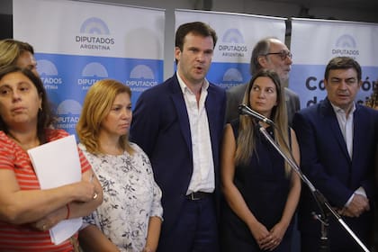 Juan Manuel López (Coalición Cívica), vicepresidente de la Comisión de Juicio Político, explica las razones de los diputados de Juntos por el Cambio para retirarse de la Comisión