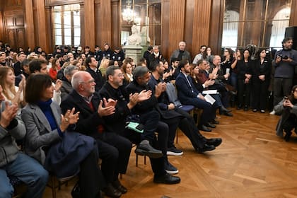 Juan Manuel Olmos y Daniel Angelici, ubicados en primera fila durante la audiencia pública para tratar la designación del defensor del pueblo de la ciudad de Buenos Aires