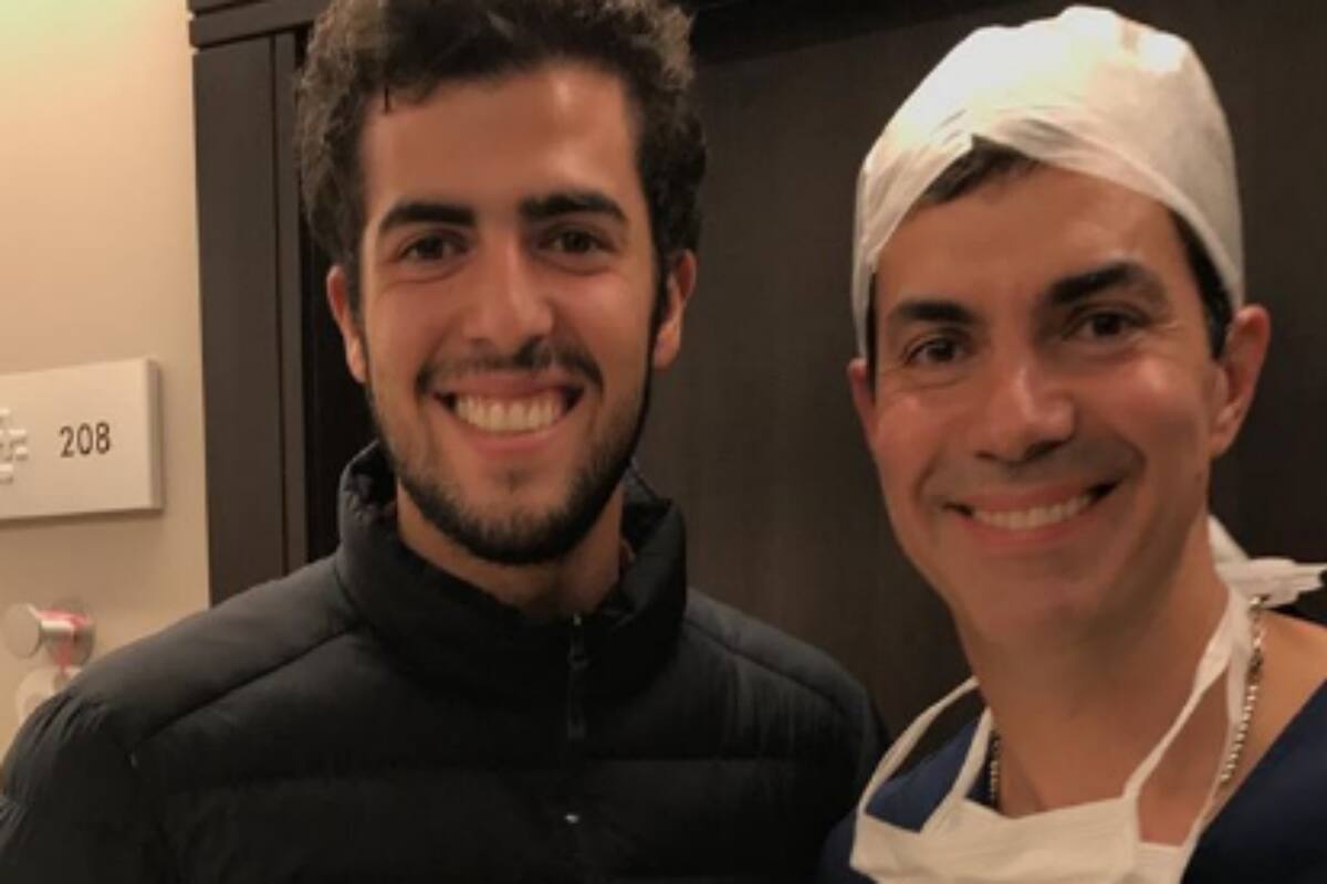 Juan Manuel Urtubey junto a su hijo mayor, poco después del nacimiento de Isabelita.