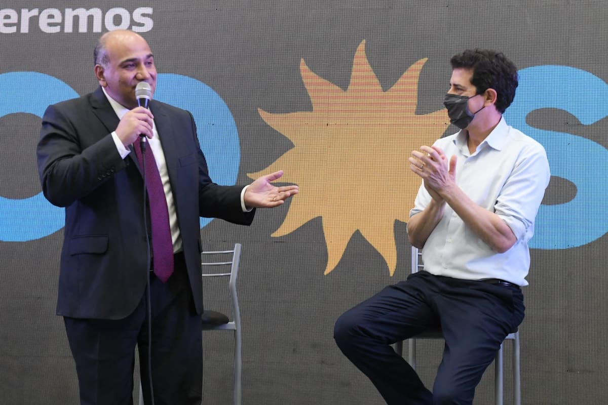 Juan Manzur, con el ministro Wado de Pedro