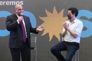 Juan Manzur, con el ministro Wado de Pedro