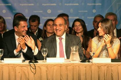 Juan Manzur fue denunciado penalmente por haber roto la cuarentena para compartir un asado con autoridades de los tres poderes del Estado en Tucumán