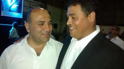 El gobernador Juan Manzur (izq.) con Trayán