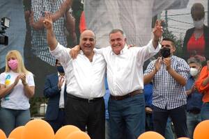 Juan Manzur y Osvaldo Jaldo, gobernador y vice de Tucumán que se aprestaban ahora a intercambiar roles