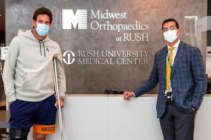 Juan Martín del Potro junto a Jorge Chahla, el médico tucumano que lo operó