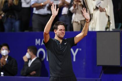 Juan Martín del Potro muy emocionado saluda al público en el Lawn Tenis Club