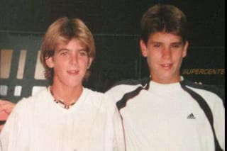 Cuando el padre de otro juvenil le pagó los gastos para que pudiera viajar... y él ganó dos torneos