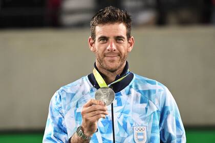 Juan Martín Del Potro y la medalla obtenida en Río 2016.