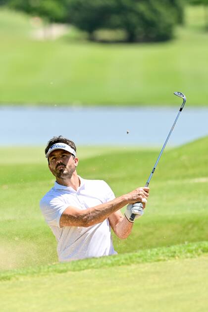Juan Martín Hernández, en la cancha del Pilar Golf Club; busca mejorar, aunque no se presiona con conseguir resultados inmediatos