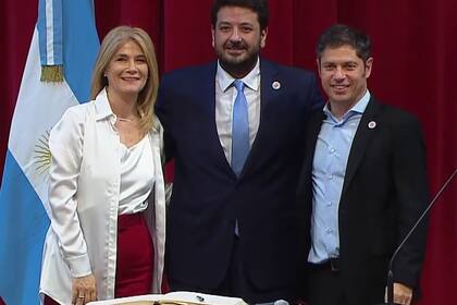 Juan Martín Mena, entre Verónica Magario y Axel Kicillof