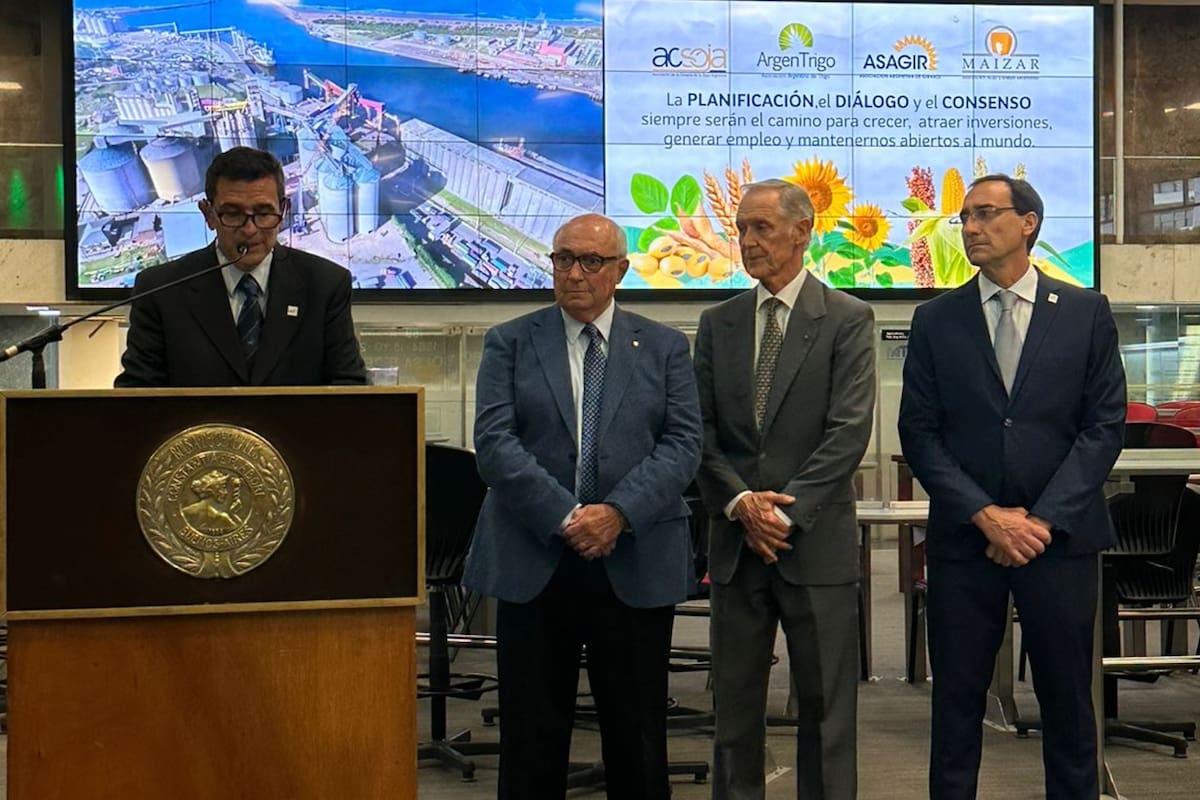 Juan Martin Salas Oyarzun, presidente de Asagir, dio el discurso por las cadenas agrícolas