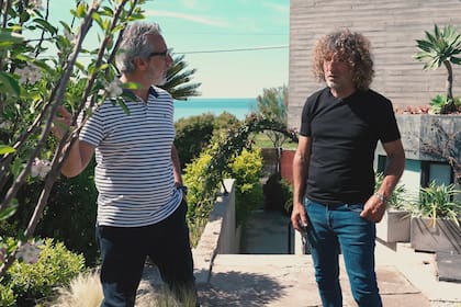 Juan Miceli en uno de los capítulos de su serie de entrevistas en canal Más Chic. En la tercera temprada se incluyen muchos jardines cercanos al mar, con desafíos muy particulares.