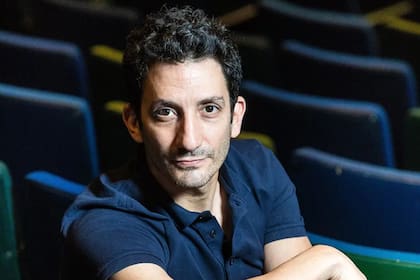 Juan Minujín es el amante triste de Natalie Pérez