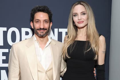 Juan Minujin y Angelina Jolie en la premiere mundial de Without Blood