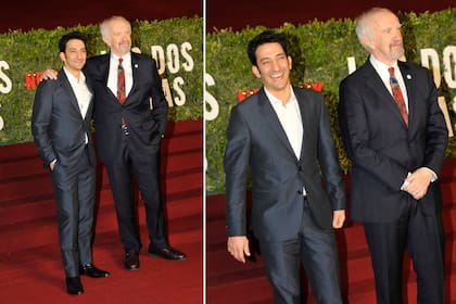 Divertidos. Juan Minujín y Jonathan Pryce posaron juntos para las cámaras