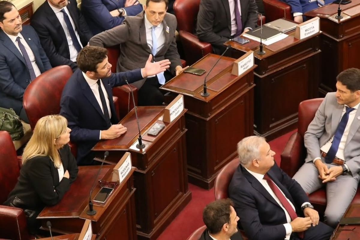 Juan Monteverde interpela al gobernador Maximiliano Pullaro durante la convención constituyente de Santa Fe