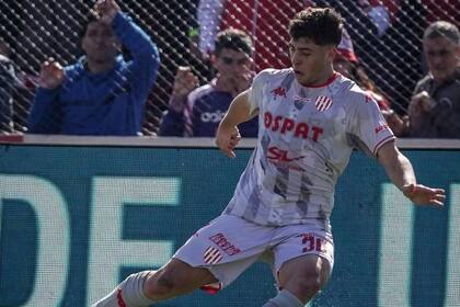 Juan Nardoni, mediocampista de Unión que pasará a vestir la camiseta de Racing