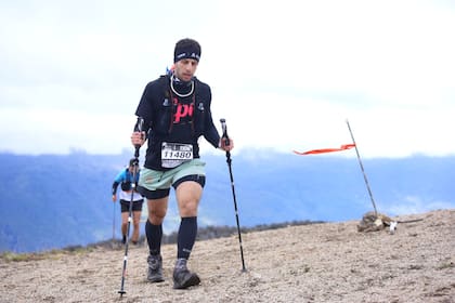 Juan Pablo Cavallaro durante la carrera de 110 kilómetros del Patagonia Run en San Martín de los Andes