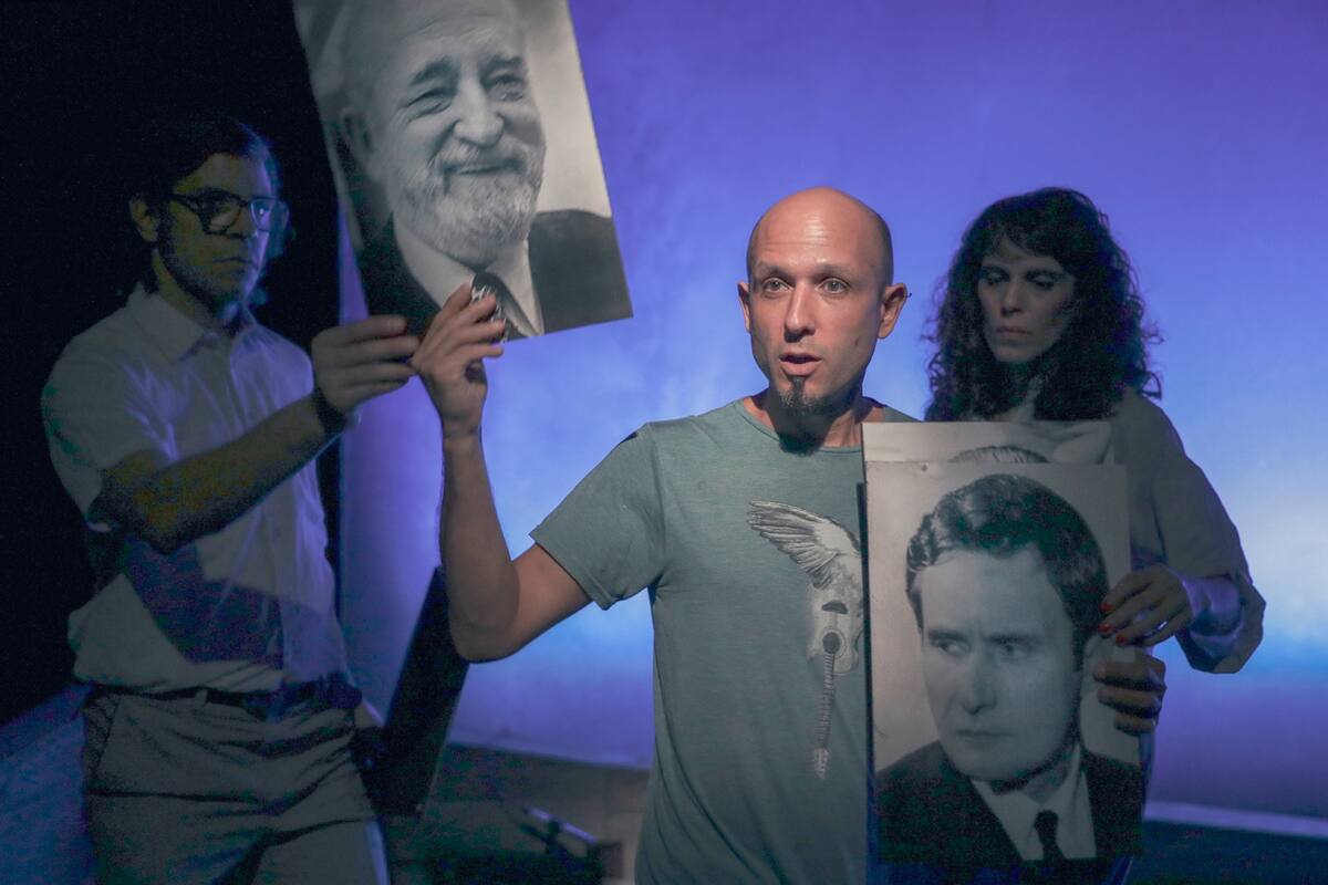 Juan Pablo Gómez durante los ensayos de Un domingo en familia