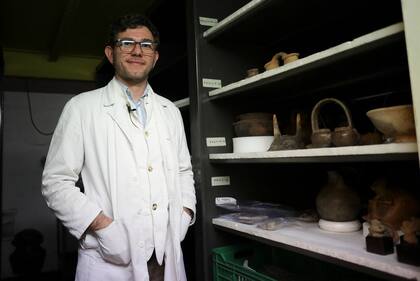 Juan Pablo Ospina, coordinador del grupo de antropología en el ICANH, no obstante destaca que en el gobierno actual las repatriaciones han sido "exitosas" porque el avión presidencial ha estado "en plena disposición" para traer piezas "embaladas y resguardadas de manera adecuada en esos viajes"