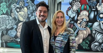 Juan Pablo Scalese, junto Karina Milei