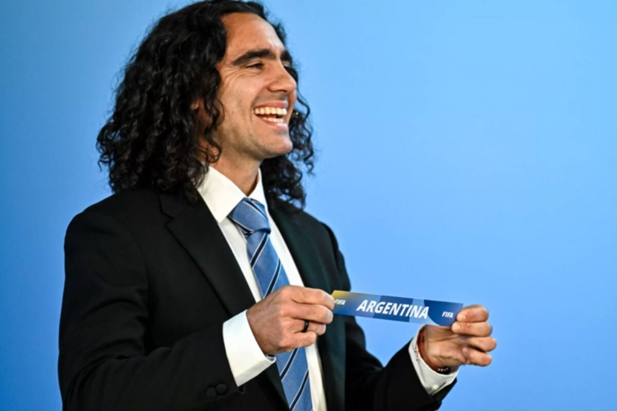 Juan Pablo Sorín, emblema albiceleste, muestra que la Argentina integrará el grupo A del Mundial Sub 20 2023