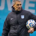 Vojvoda admitió que quería seguir en Racing y que la decisión de suspender la conferencia fue de los dirigentes