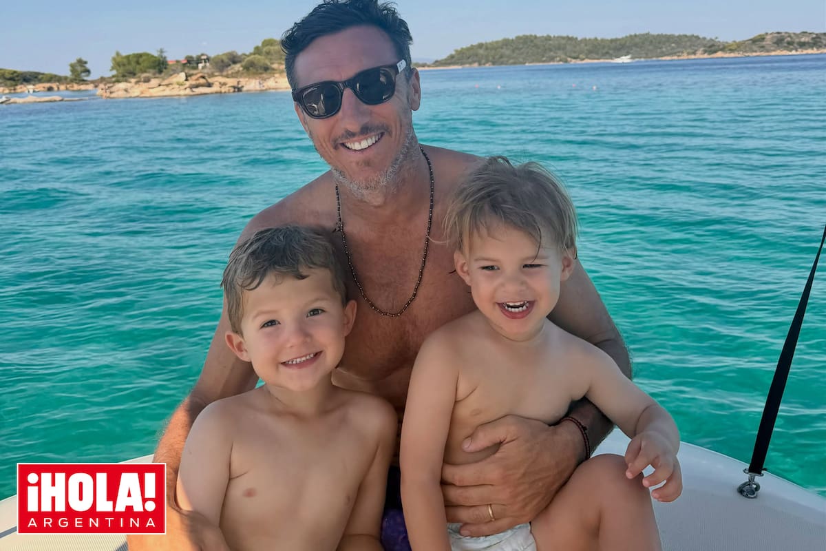 Juan papá. El ex tenista con sus hijos, Noah y León, durante un día de excursión náutica