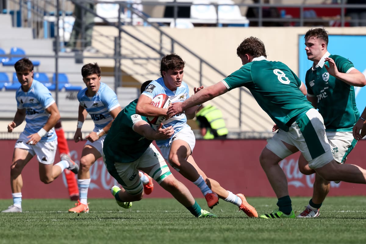 Juan Preumayr, al ataque para los Pumitas, ante Irlanda, en el Mundial de Georgia