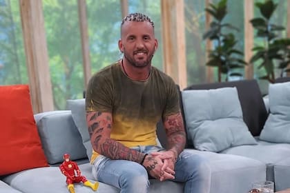 Juan protagonizó una producción de fotos subidas de tono (Foto Instagram @juan.reverdito)