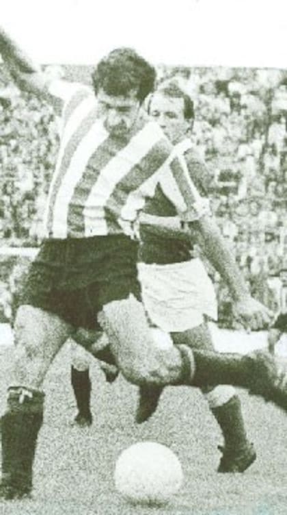 Juan Ramón Verón en acción, con la camiseta de Estudiantes