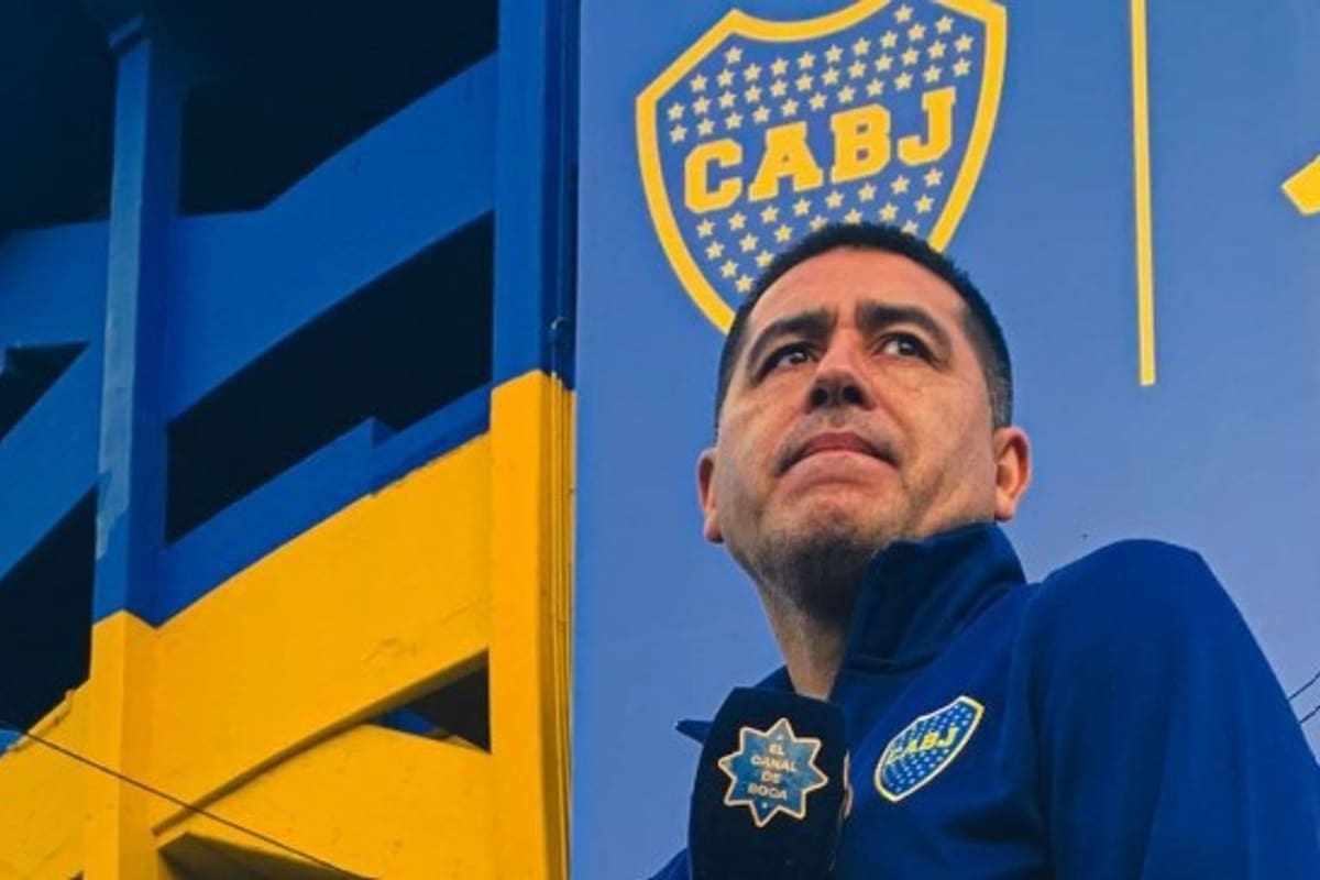 Juan Román Riquelme, con la Bombonera detrás. El presidente decidió despedir a Gago, pero eligió que sus laderos se lo comunicaran