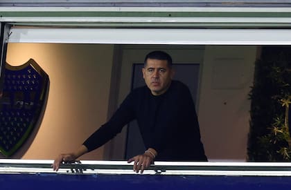 Juan Román Riquelme decidió no renovar el contrato de Claudio Ubeda y ya trabaja en la búsqueda de un nuevo entrenador.