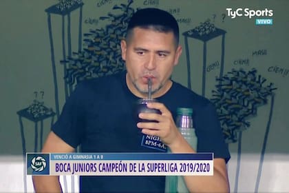 Juan Román Riquelme mateaba mientras Boca acababa de salir campeón