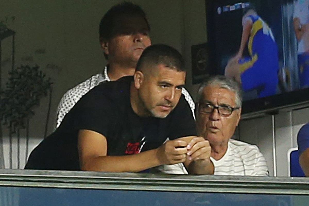 Juan Román Riquelme tiene un peculiar estilo de conducción en el fútbol de Boca: lleva todas las relaciones al límite