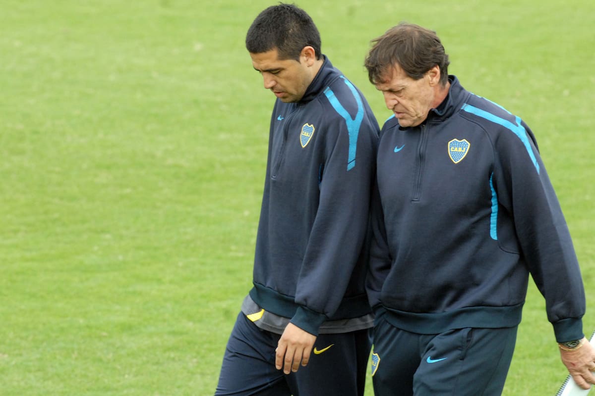 Juan Román Riquelme y Julio Falcioni, en Boca; juntos ganaron dos títulos, pero la relación nunca resultó fluida y fue tensándose.