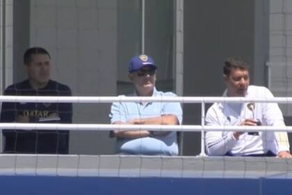 Juan Román Riquelme y Sebastián Battaglia viven días de tensión en Boca; en el centro, Ricardo Rosica, el secretario general del club