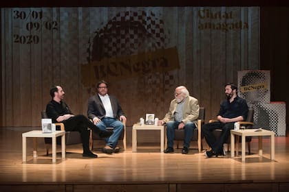 Juan Sasturian, ayer, en una disertación durante el Festival de Novela Negra de Barcelona
