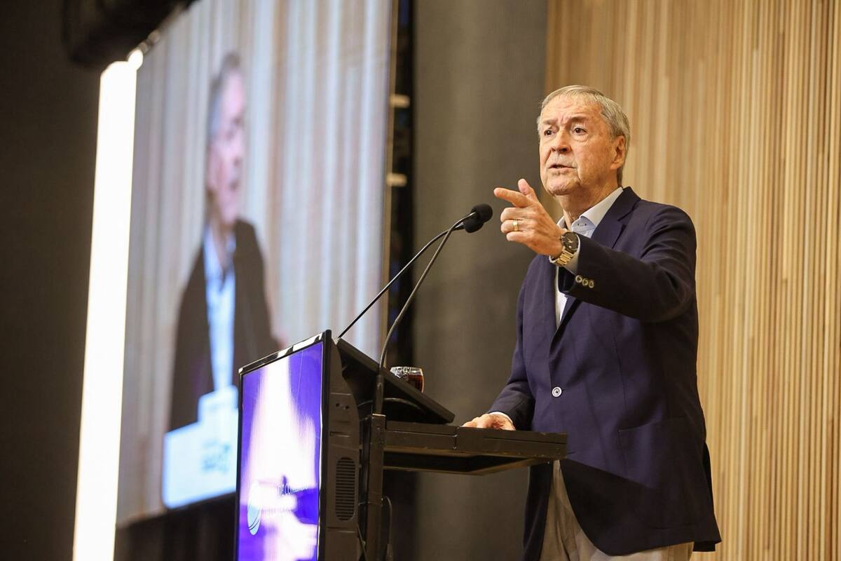 Juan Schiaretti disertó en la Bolsa de Comercio de Córdoba