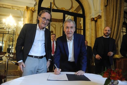 Juan Schiaretti, junto al ministro de Finanzas de Córdoba, Osvaldo Giordano