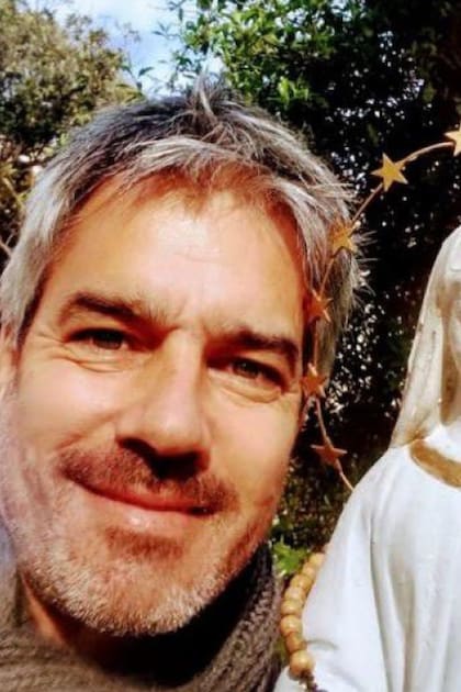 Juan Segundo Stegmann junto a una imagen de la Virgen María. "Hoy ella manda en mi vida", dice