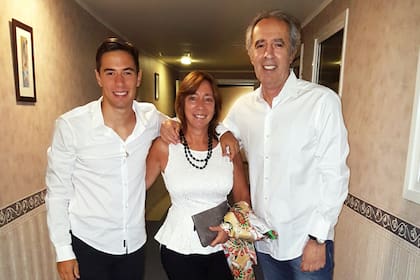 Juan Szafrán con sus dos amores: Marcela y su hijo, Lucas, futbolista profesional
