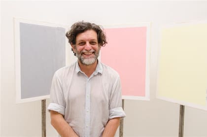 "La pintura está siempre terriblemente quieta, no hay movimiento; es como la antipelícula de acción", dice Juan Tessi