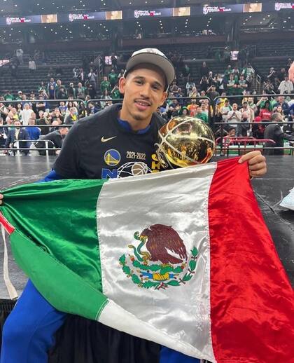 Juan Toscano nació en Estados Unidos, pero su madre es mexicana