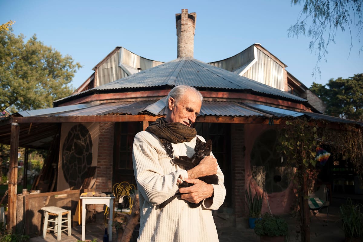 Juan Vitali en su casa de Don Torcuato